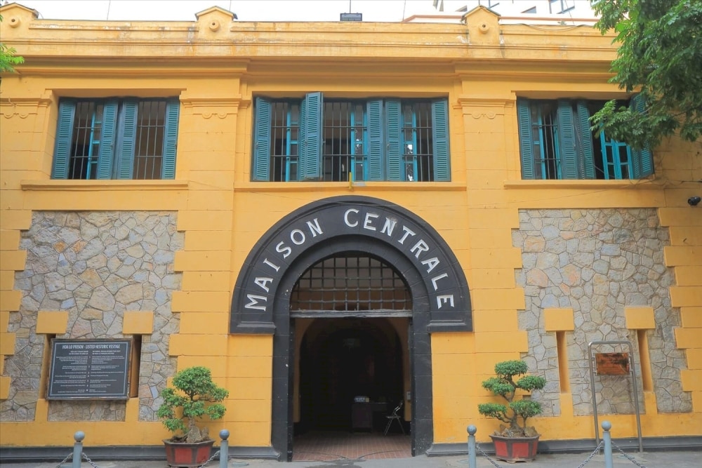 Hoa Lo Prison was a notorious site used to imprison Vietnamese revolutionaries (Source: Internet)